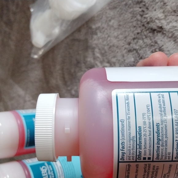 3pk Hibiclens cleanser with pumpers 1-16Oz, 2-4oz. - Picture 8 of 8